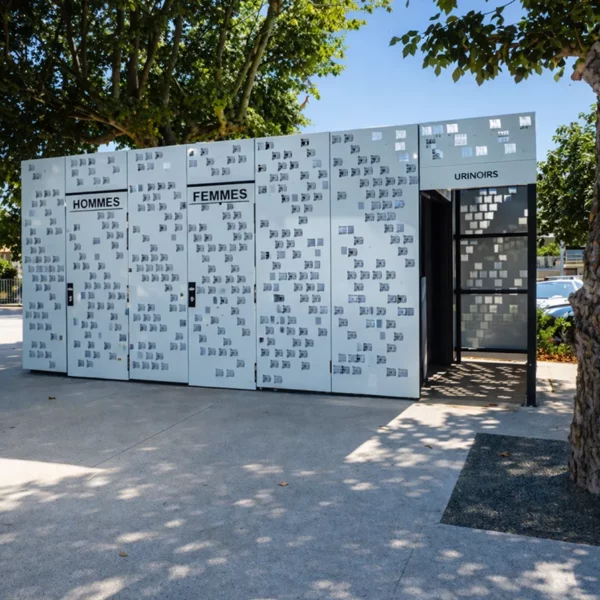 toilette adaptée au lieu recevant du public.